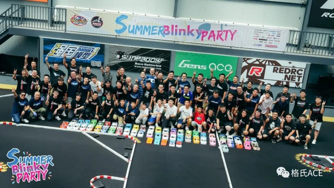 模型車比賽參賽隊員合影