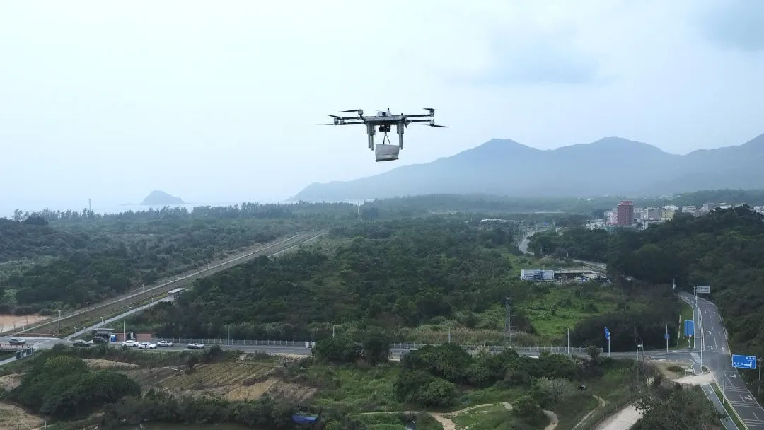 深圳東西涌開通景區(qū)無(wú)人機(jī)索降投送服務(wù)專線