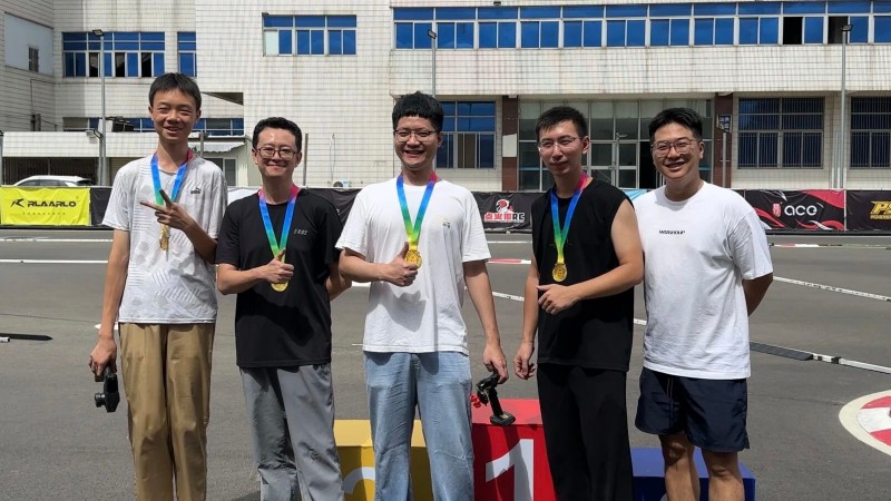 1/10平路遙控車邀請(qǐng)賽選手合影 1/10平路遙控車邀請(qǐng)賽選手合影