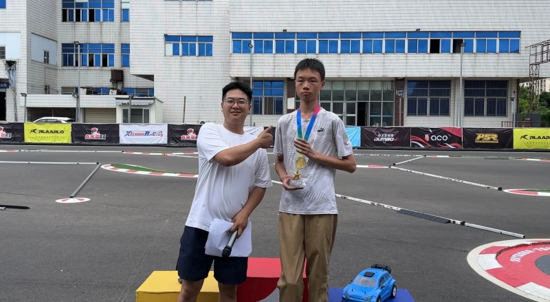 1/10平路遙控車邀請(qǐng)賽選手合影 1/10平路遙控車邀請(qǐng)賽選手合影