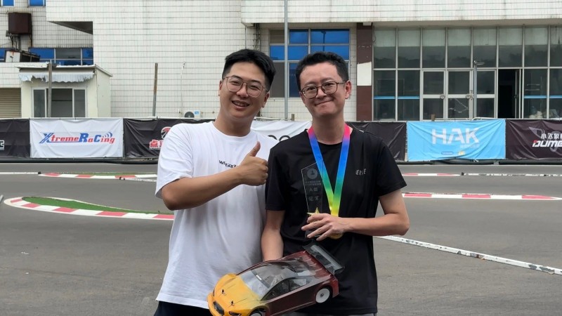 1/10平路遙控車邀請(qǐng)賽選手合影 1/10平路遙控車邀請(qǐng)賽選手合影